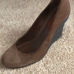 Kors brown wedges